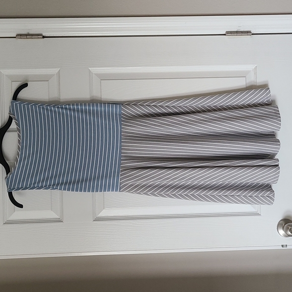 Blue and grey stripped dress - Picture 3 of 7